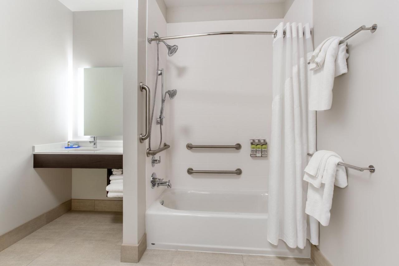 Express & - By Ihg Hotel 3*