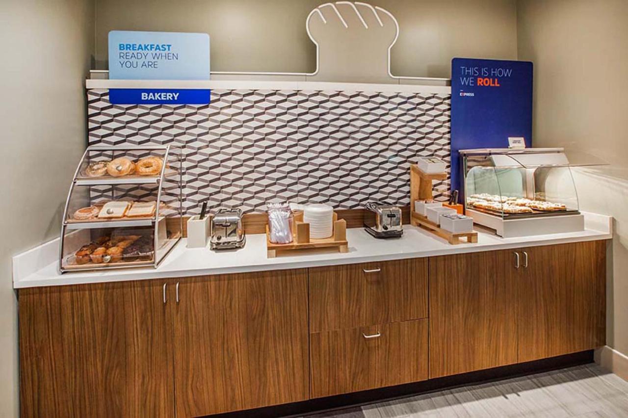 Express & - By Ihg 3* Ottawa